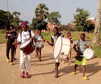 Mit Musik gegen die Landflucht in Kongo 